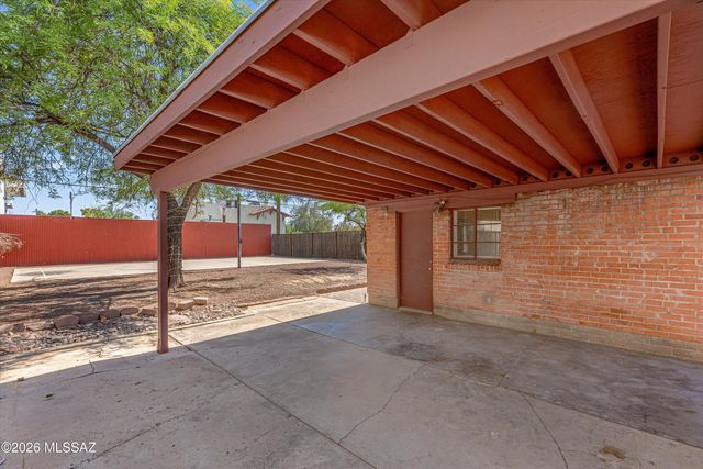 2520 E Helen Street, Tucson, AZ 85716