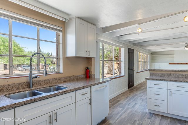 2520 E Helen Street, Tucson, AZ 85716