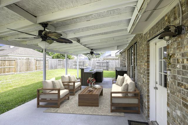 3603 SW Beacon Hill Drive, Pearland, TX 77584