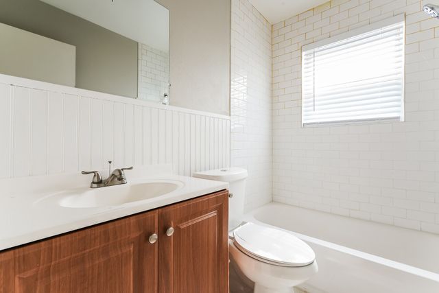 1212 Cavender Drive, Hurst, TX 76053