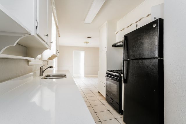 1212 Cavender Drive, Hurst, TX 76053