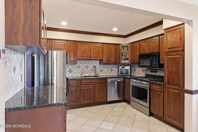 57 Bridgewaters Drive 18, Oceanport, NJ 07757