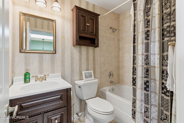 57 Bridgewaters Drive 18, Oceanport, NJ 07757