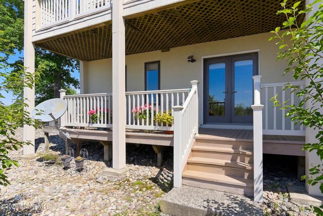 57 Bridgewaters Drive 18, Oceanport, NJ 07757