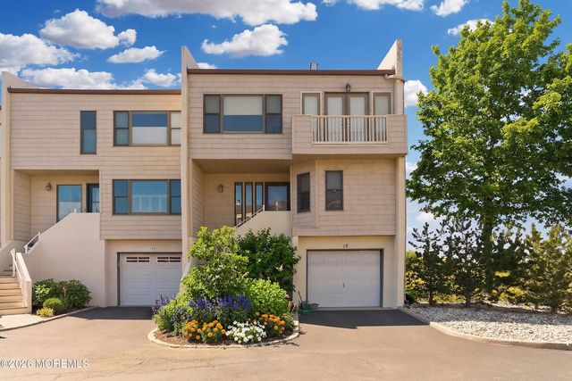 57 Bridgewaters Drive 18, Oceanport, NJ 07757