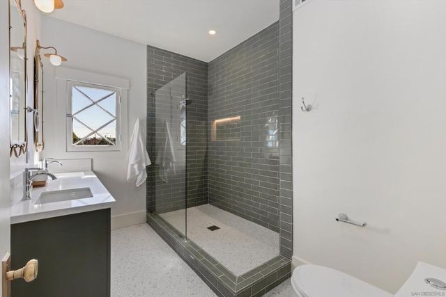 2274 Rosecrans, San Diego, CA 92106