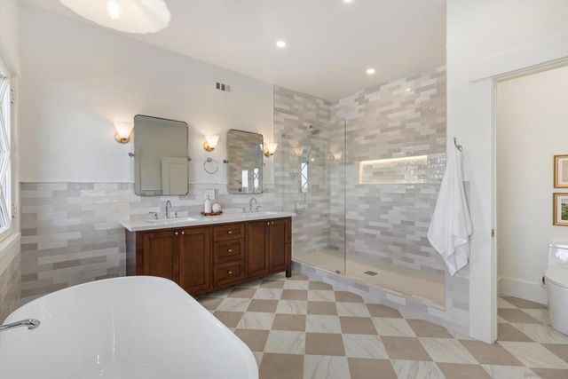 2274 Rosecrans, San Diego, CA 92106