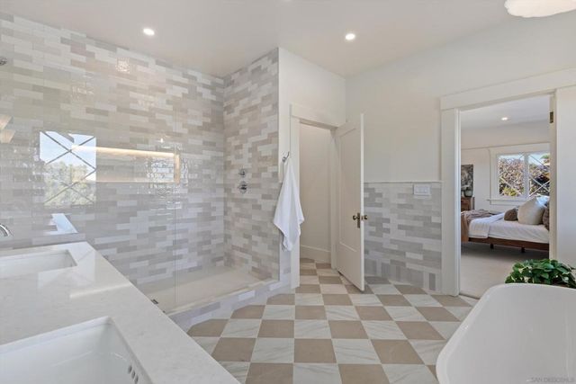 2274 Rosecrans, San Diego, CA 92106
