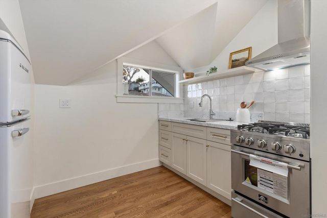 2274 Rosecrans, San Diego, CA 92106