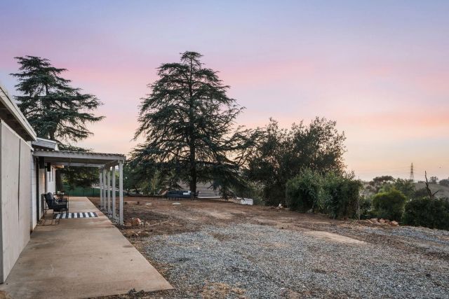 30562 Rolling Hills Dr., Valley Center, CA 92082