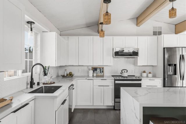 30562 Rolling Hills Dr., Valley Center, CA 92082