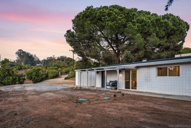 30562 Rolling Hills Dr., Valley Center, CA 92082