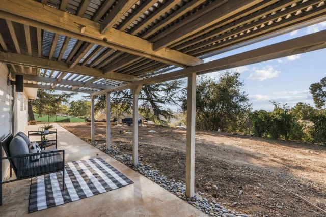 30562 Rolling Hills Dr., Valley Center, CA 92082