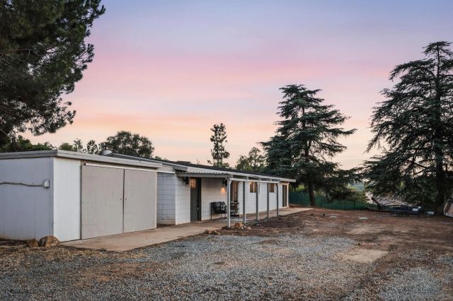 30562 Rolling Hills Dr., Valley Center, CA 92082
