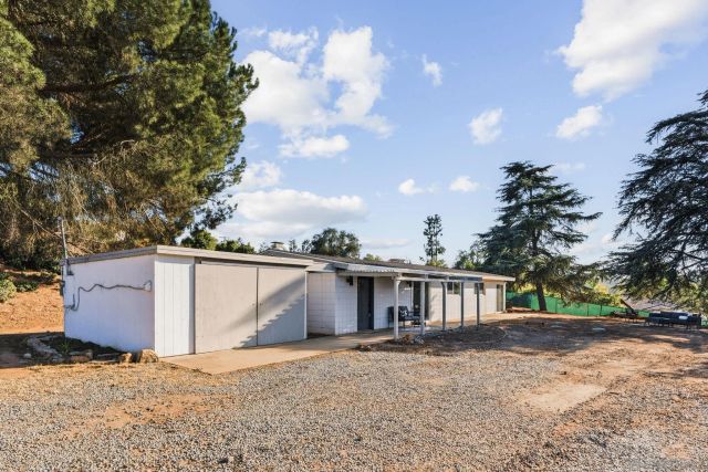 30562 Rolling Hills Dr., Valley Center, CA 92082