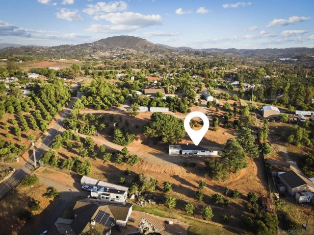30562 Rolling Hills Dr., Valley Center, CA 92082