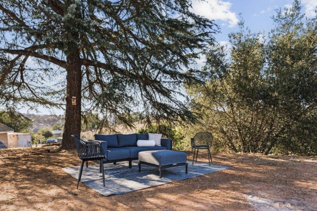30562 Rolling Hills Dr., Valley Center, CA 92082