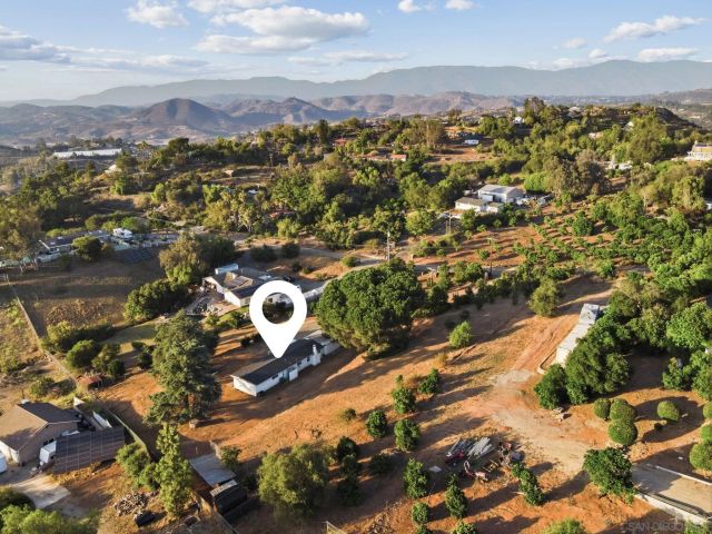 30562 Rolling Hills Dr., Valley Center, CA 92082