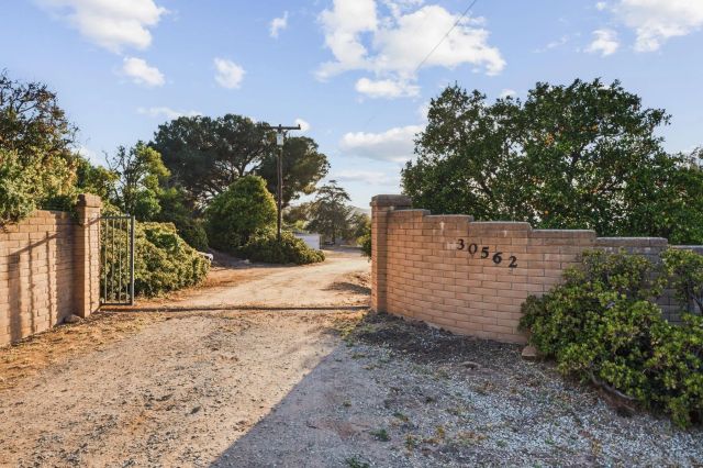 30562 Rolling Hills Dr., Valley Center, CA 92082