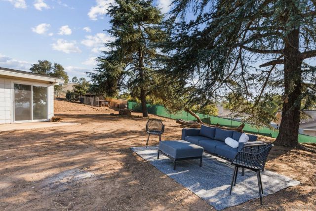 30562 Rolling Hills Dr., Valley Center, CA 92082