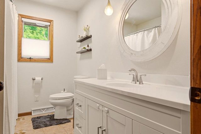 W3886 Hickory TERRACE, La Crosse, WI 54601