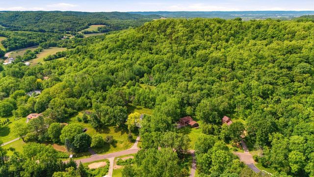 W3886 Hickory TERRACE, La Crosse, WI 54601