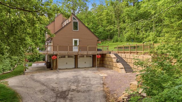 W3886 Hickory TERRACE, La Crosse, WI 54601