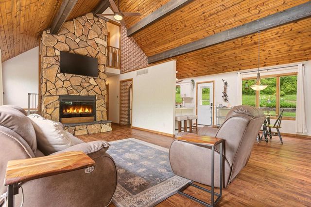 W3886 Hickory TERRACE, La Crosse, WI 54601