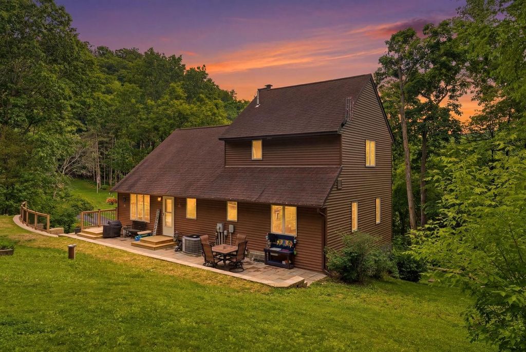 W3886 Hickory TERRACE, La Crosse, WI 54601