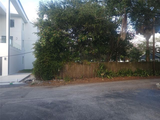 2318 W NORTH B STREET, Tampa, FL 33609