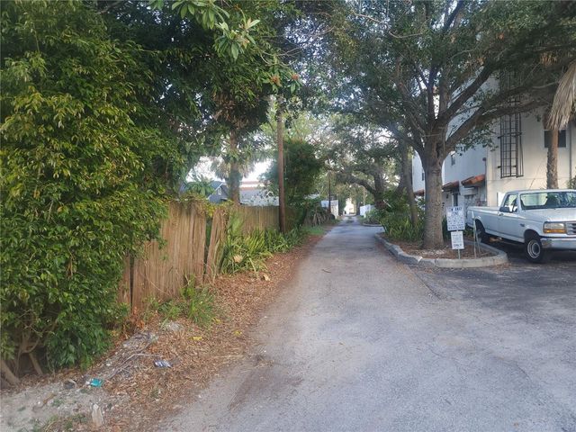 2318 W NORTH B STREET, Tampa, FL 33609