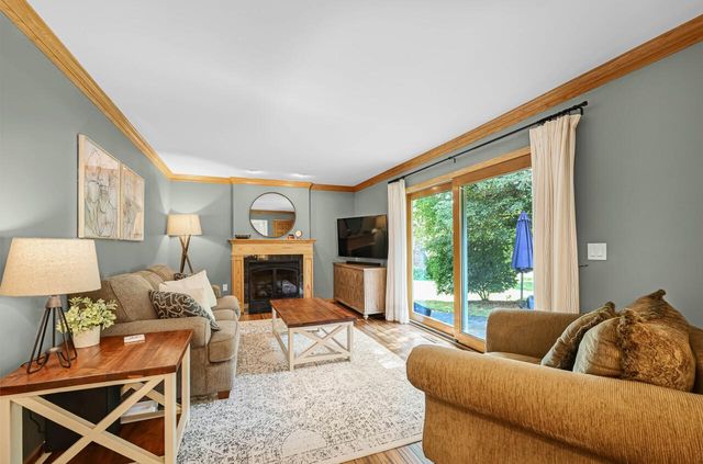 610 Glendon WAY, Waukesha, WI 53188