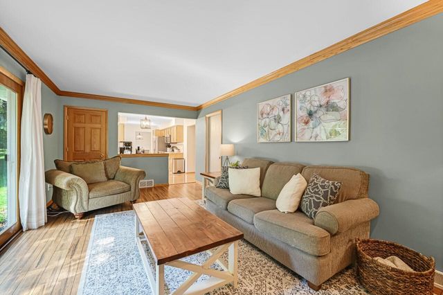610 Glendon WAY, Waukesha, WI 53188