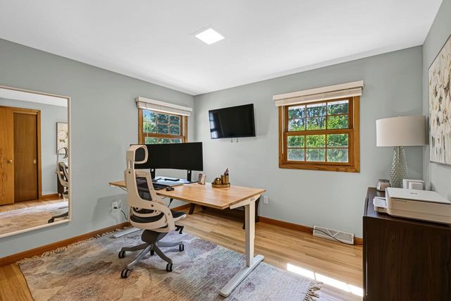 610 Glendon WAY, Waukesha, WI 53188