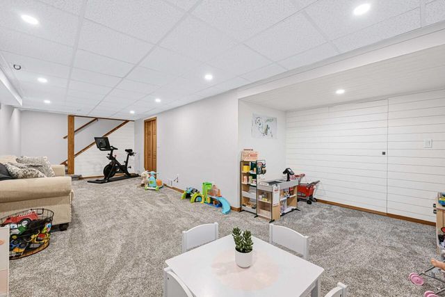 610 Glendon WAY, Waukesha, WI 53188