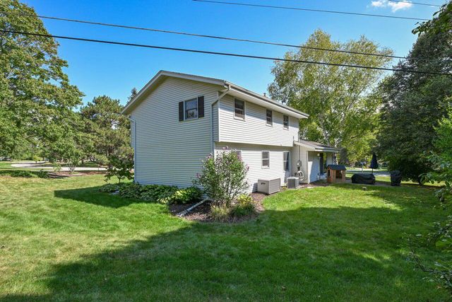 610 Glendon WAY, Waukesha, WI 53188