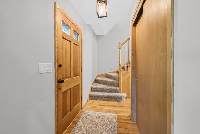 610 Glendon WAY, Waukesha, WI 53188