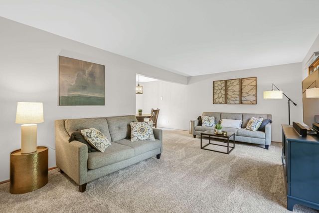 610 Glendon WAY, Waukesha, WI 53188