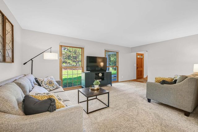 610 Glendon WAY, Waukesha, WI 53188