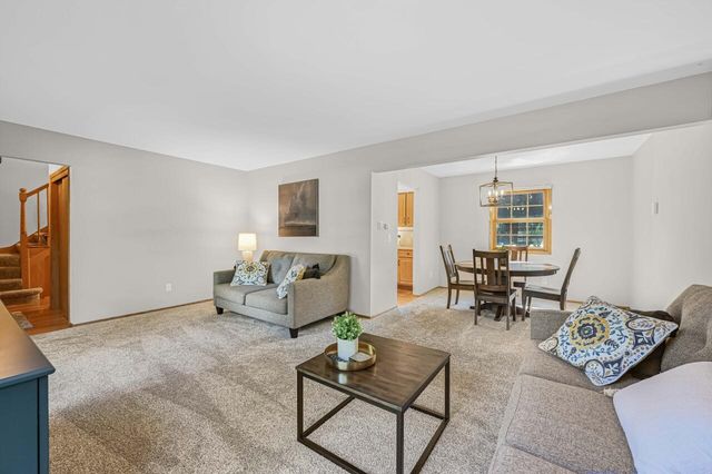 610 Glendon WAY, Waukesha, WI 53188