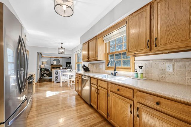 610 Glendon WAY, Waukesha, WI 53188