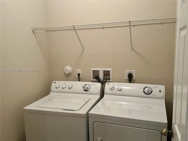 1015 NE 208th St, Miami, FL 33179