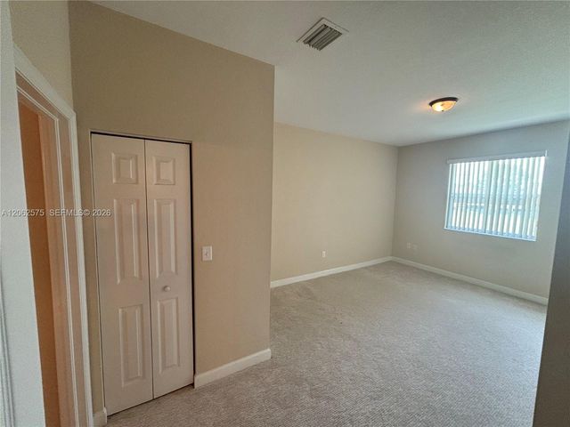 1015 NE 208th St, Miami, FL 33179