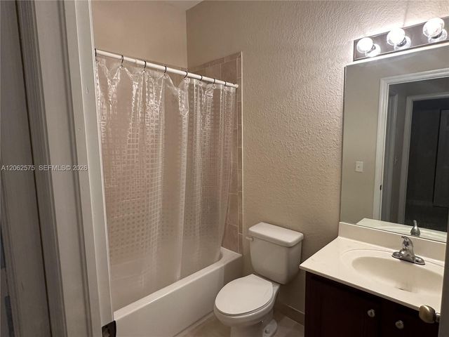 1015 NE 208th St, Miami, FL 33179