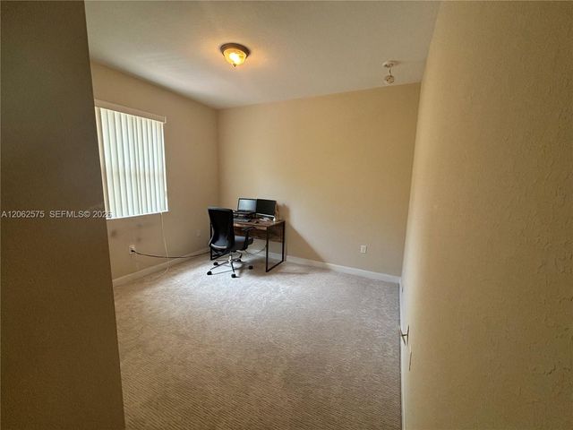 1015 NE 208th St, Miami, FL 33179