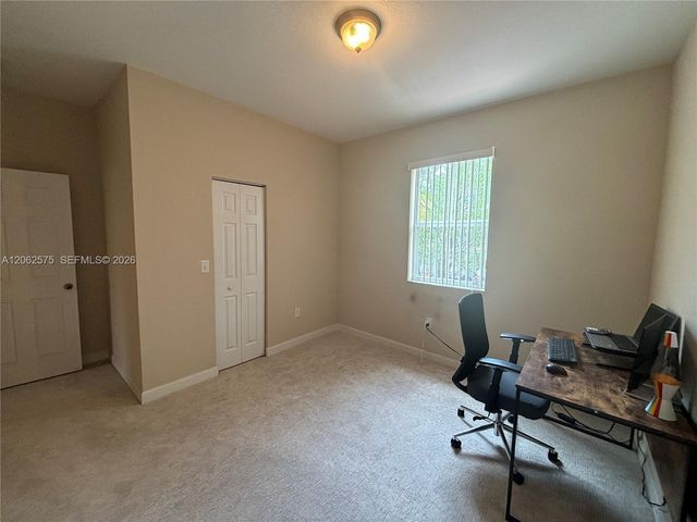 1015 NE 208th St, Miami, FL 33179