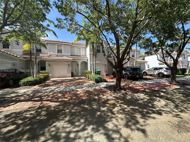 1015 NE 208th St, Miami, FL 33179