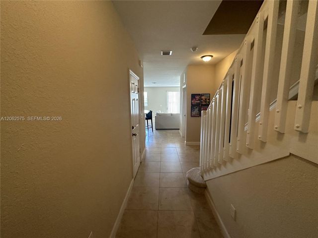 1015 NE 208th St, Miami, FL 33179
