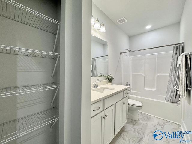 6067 Gardner Maples Drive, Owens Cross Roads, AL 35763