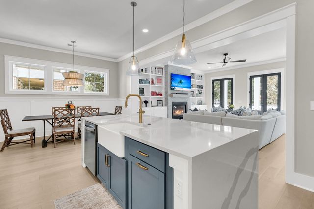 1027 Avenue Of Oaks, Charleston, SC 29407